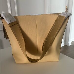 Brand new Rothy’s washable bucket Bag w/ wash bag included